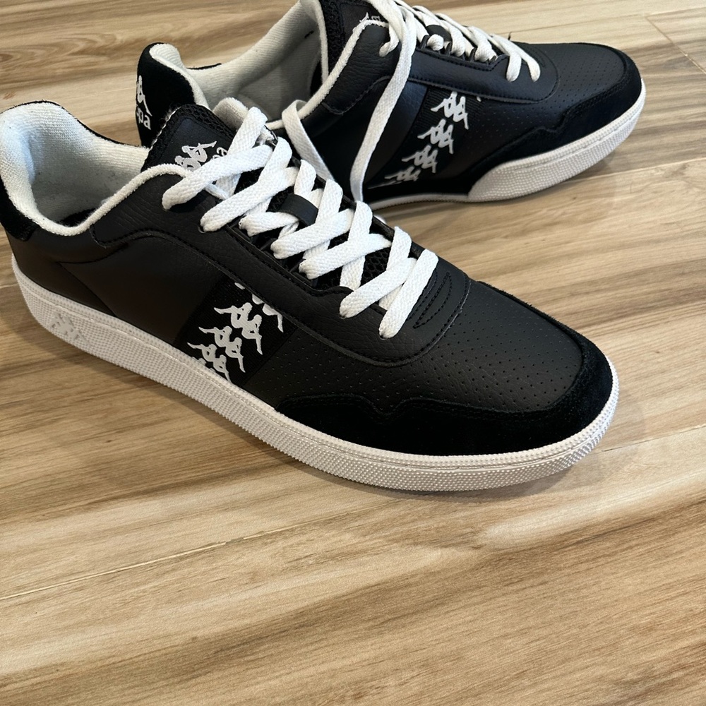 Kappa Blk n White 222 BANDA BARNEL 7 sz 12 US